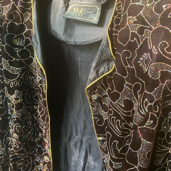 This is a very nice R&K evening blazer, it has been worn once or twice. - Picture 4 of 4